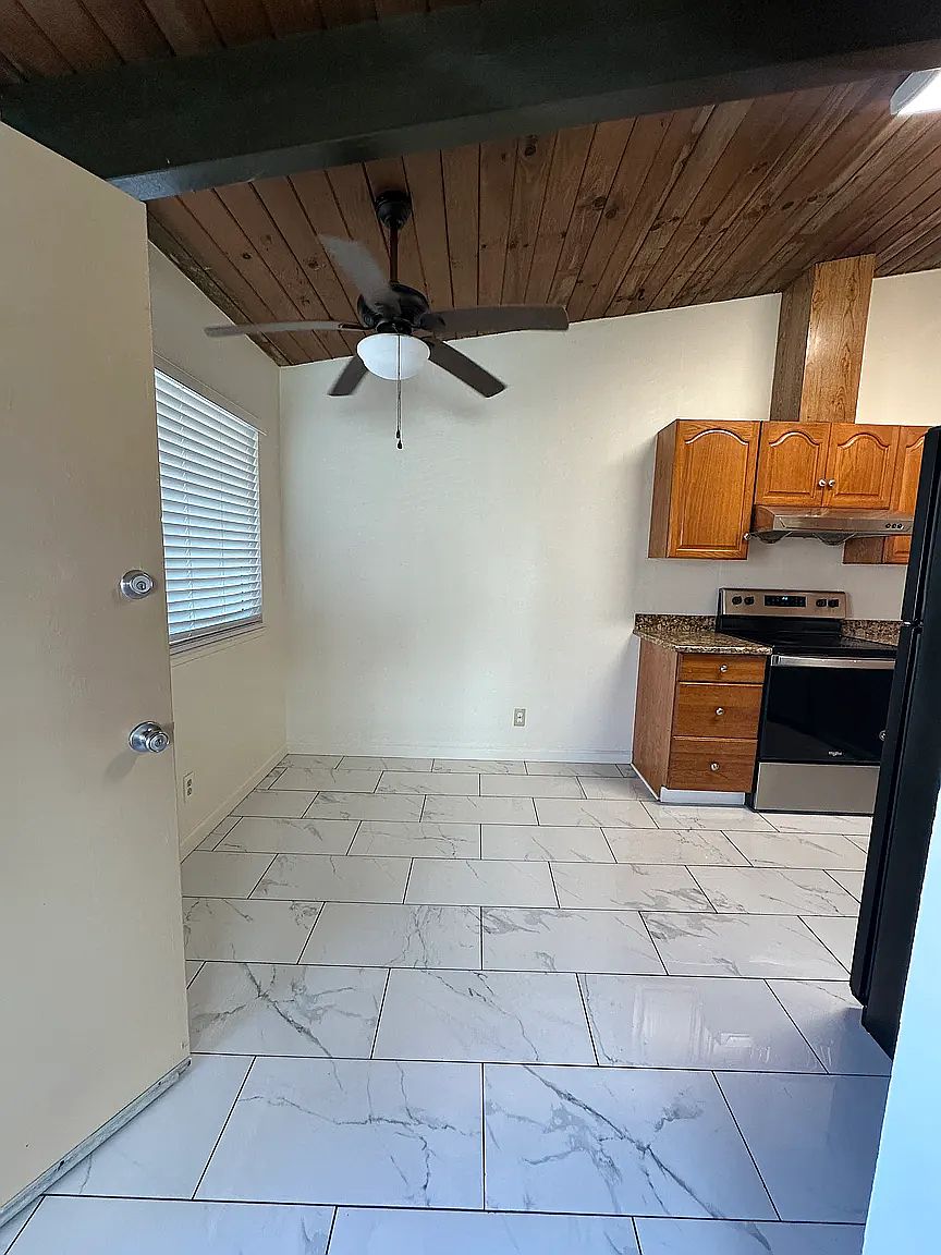 137 Maher Ct photo 2