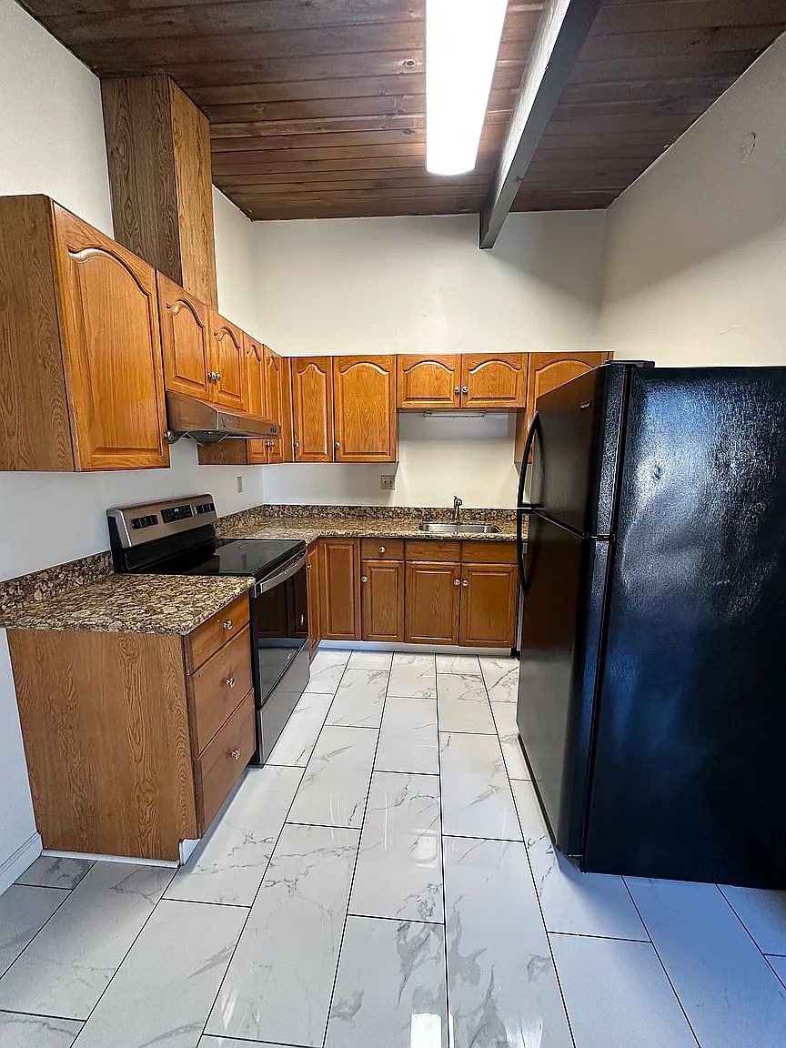 137 Maher Ct photo 3