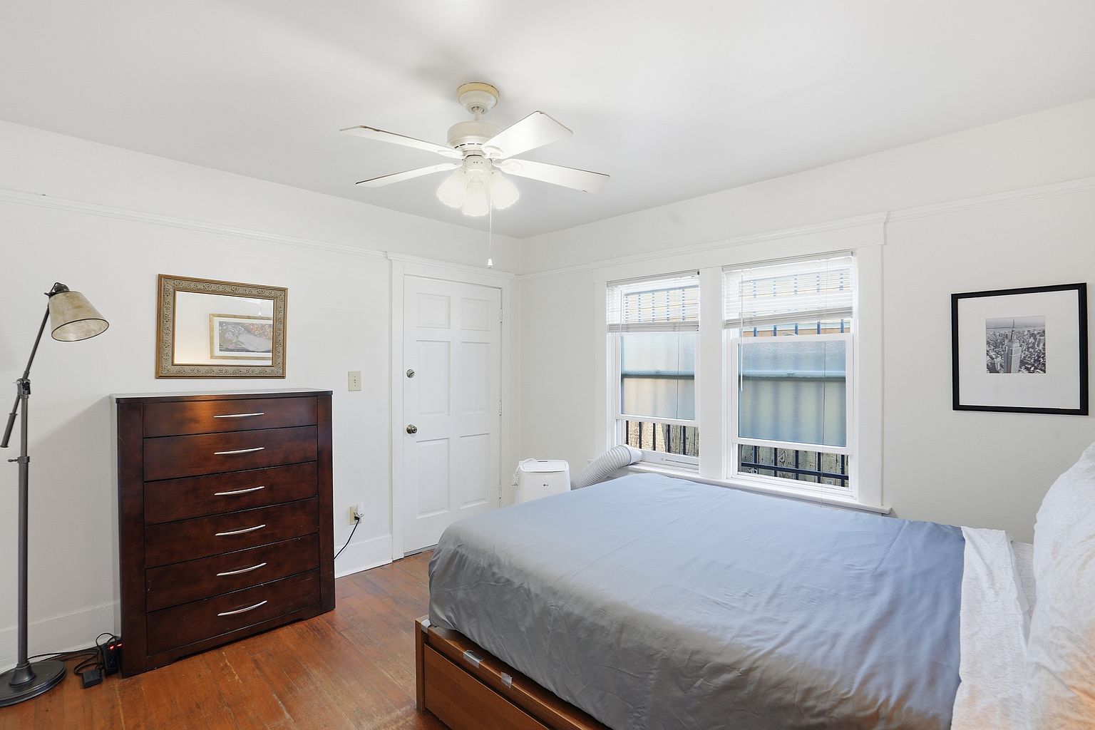 2041 C St photo 2