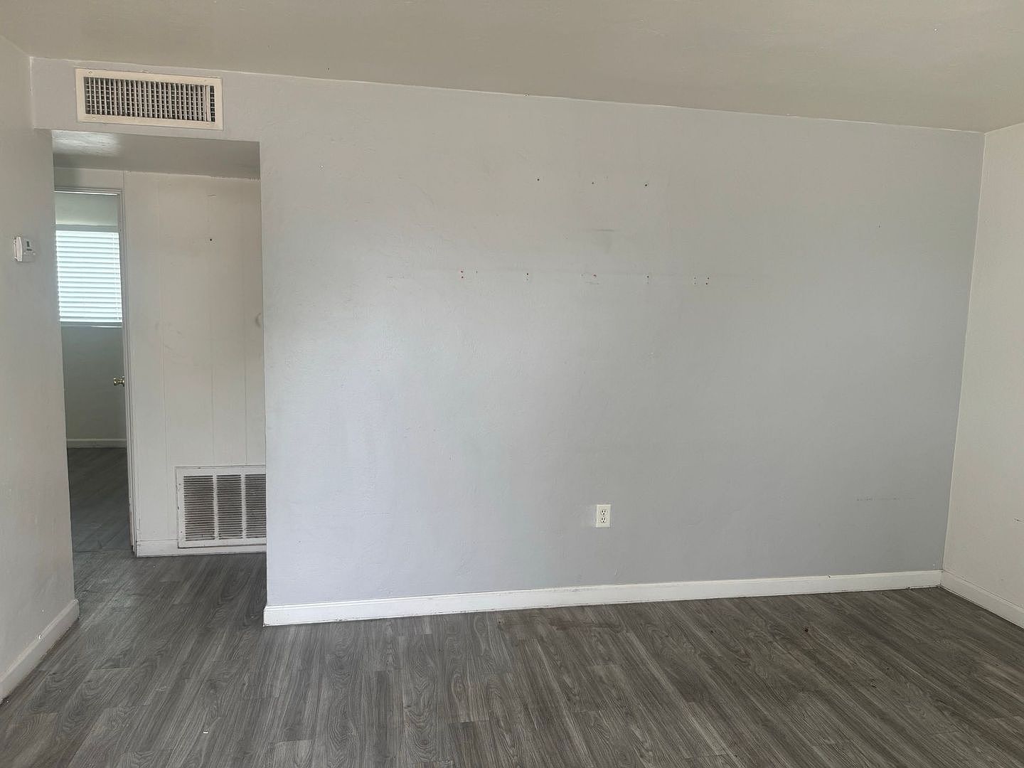 5927-5939 W Rose Ln photo 2