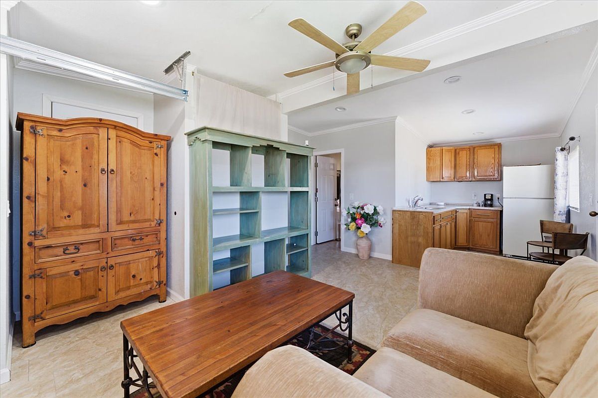 1032 Iris Ave photo 4