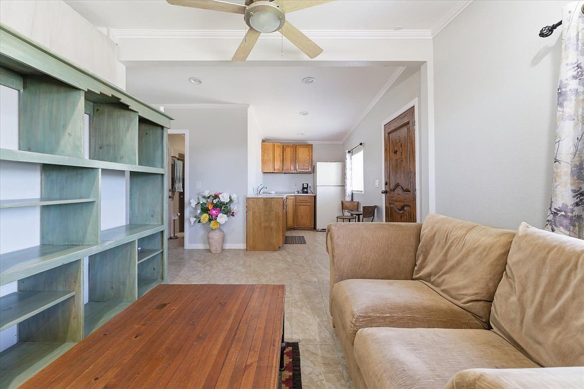 1032 Iris Ave photo 3