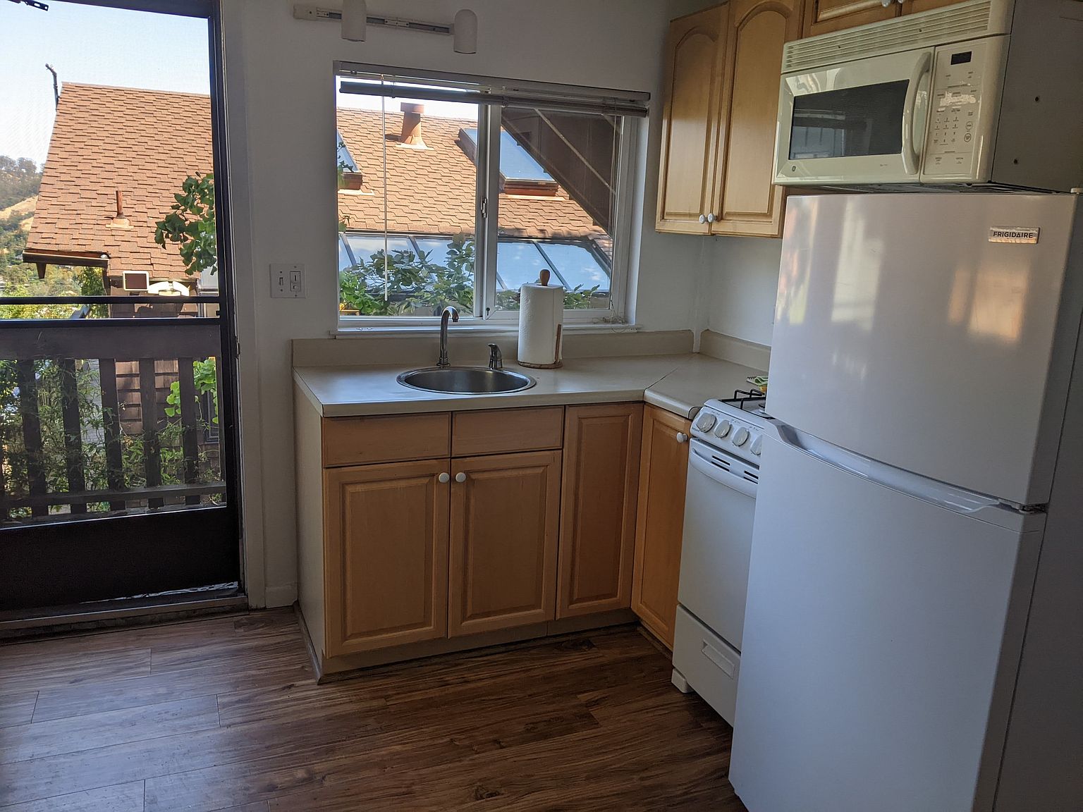 435A Scenic Ave photo 4