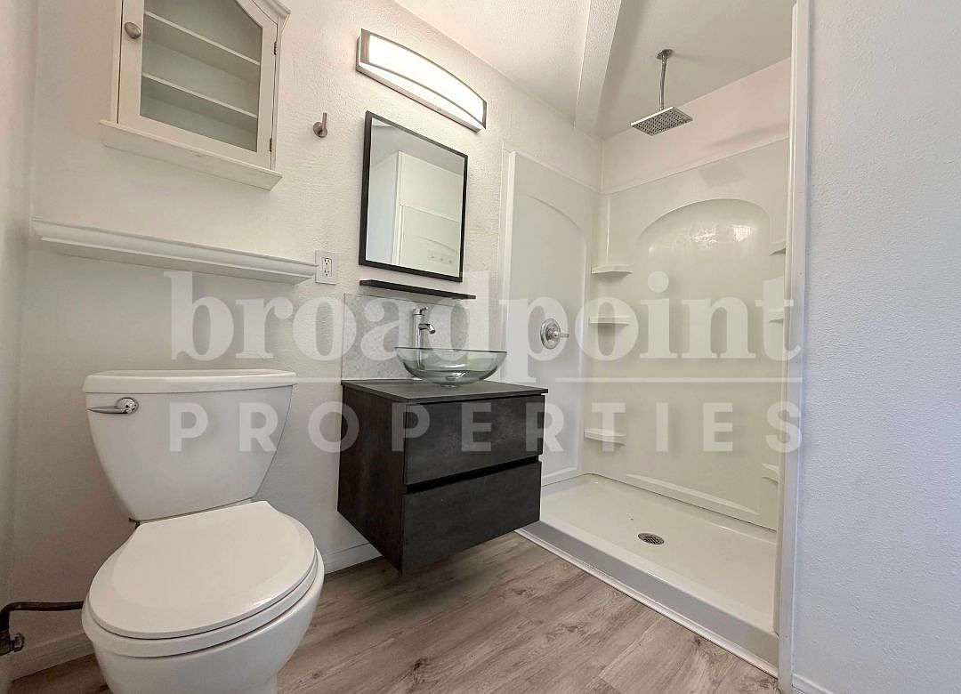 702 Pitman St photo 5
