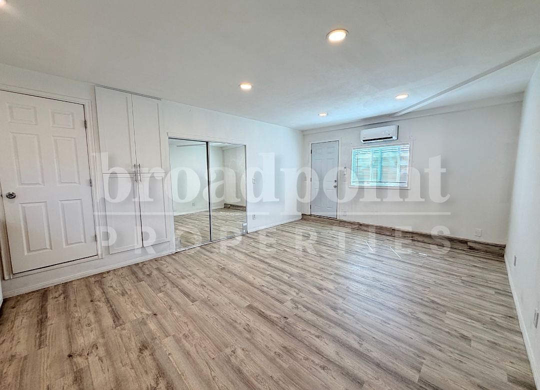 702 Pitman St photo 2