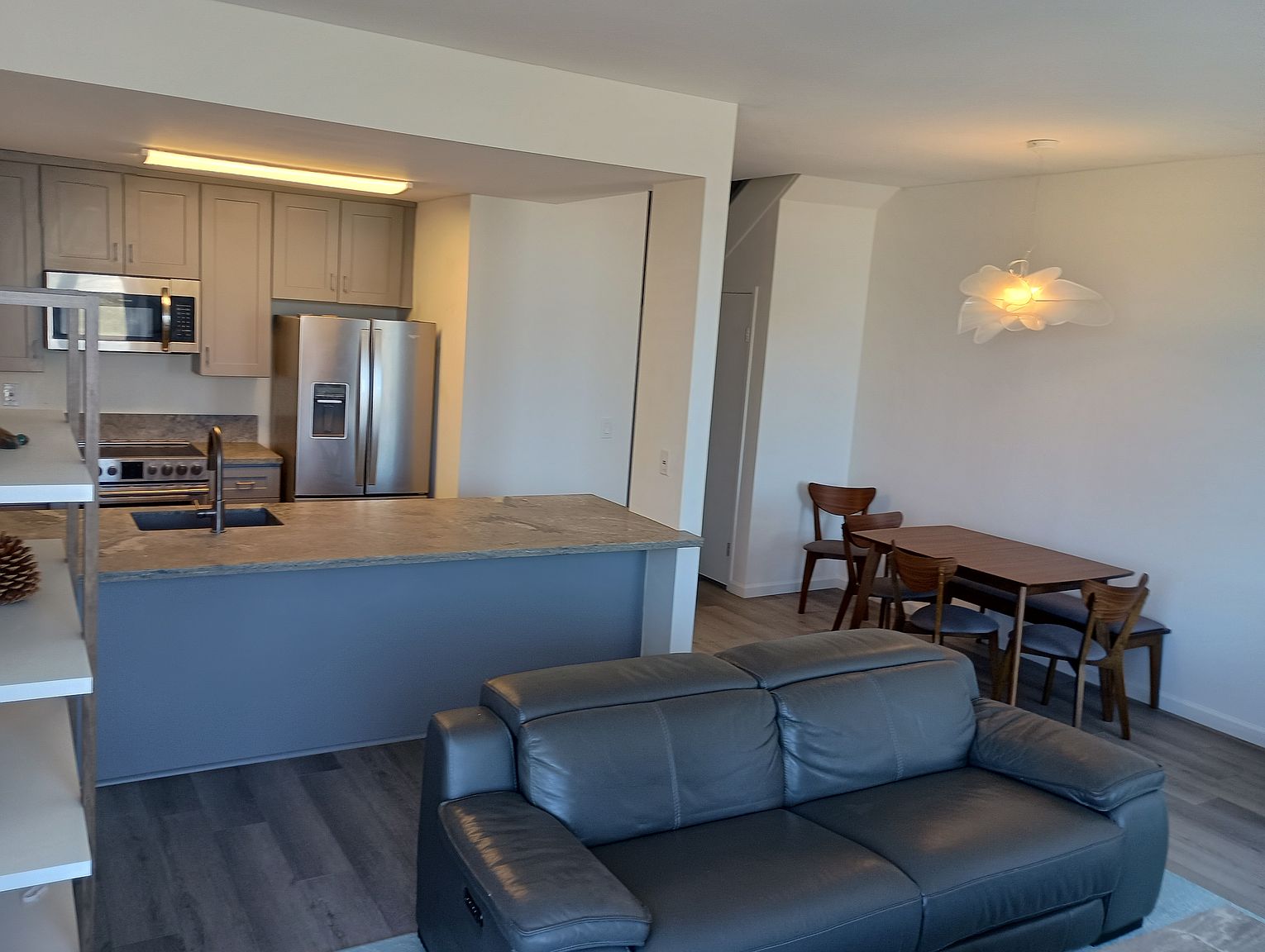 2661 Beach Rd photo 2