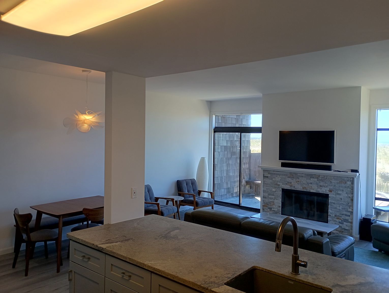 2661 Beach Rd photo 4