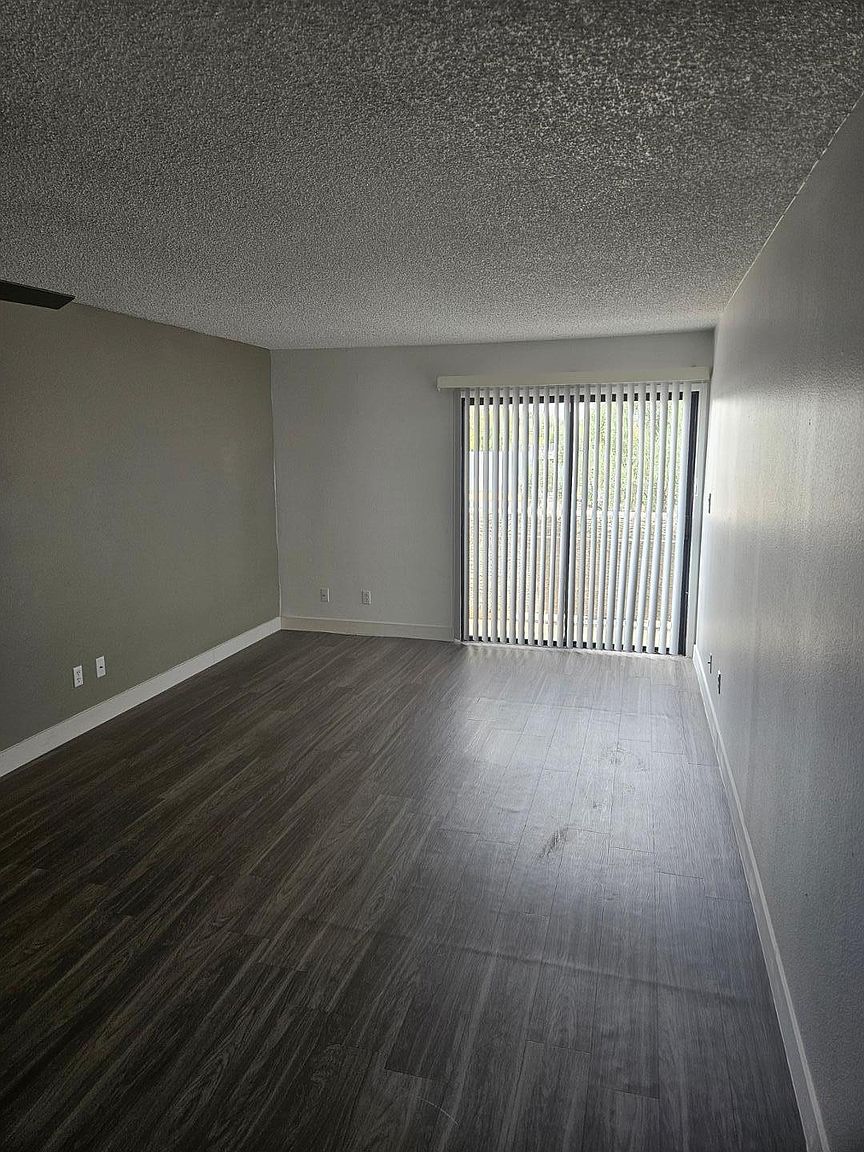 935 N Granite Reef Rd photo 3