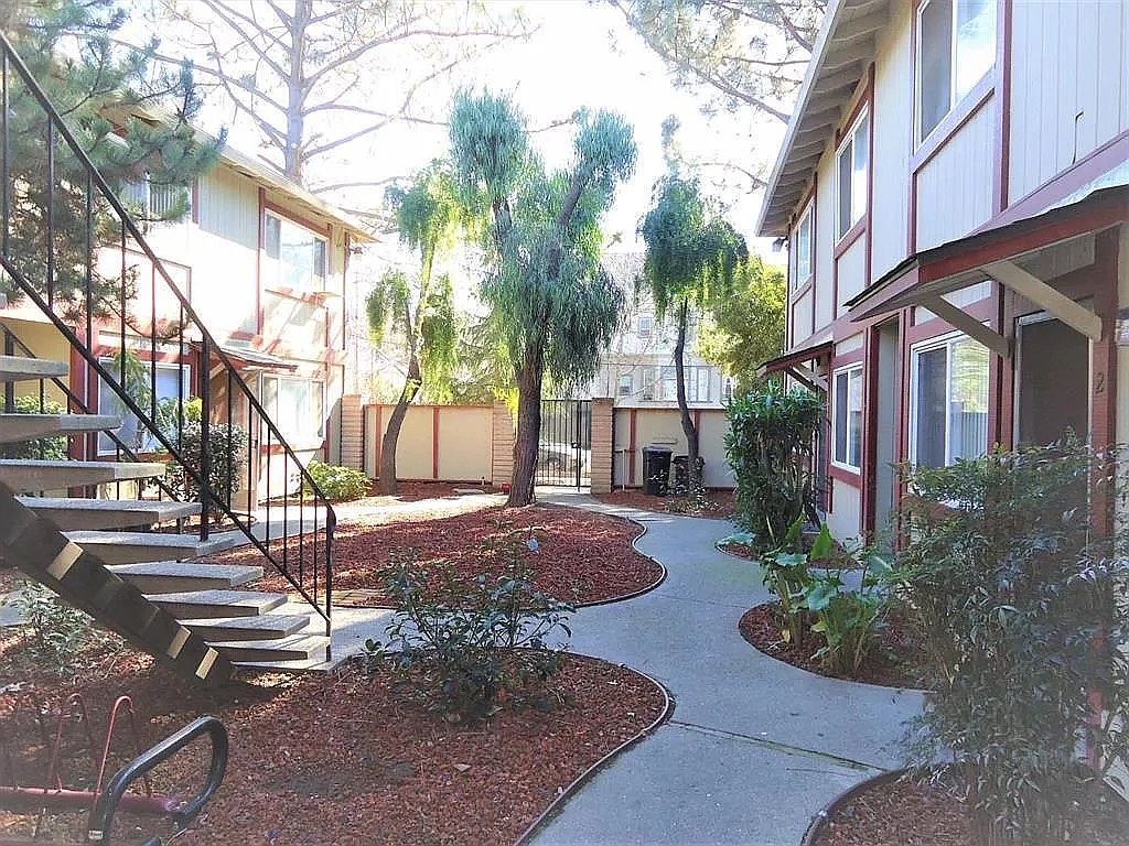 195 Reed ST 6 photo 3