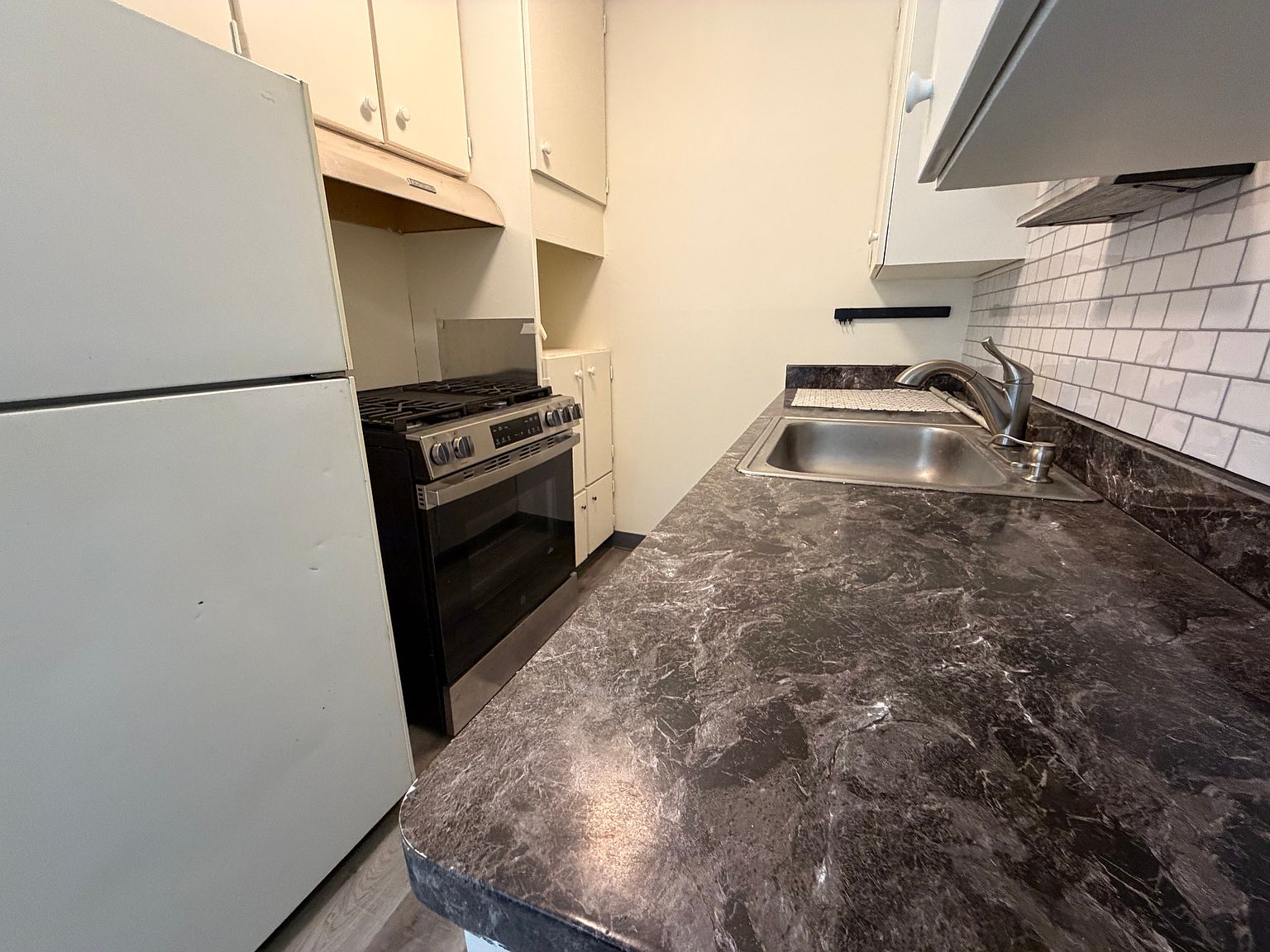 407 J St photo 2