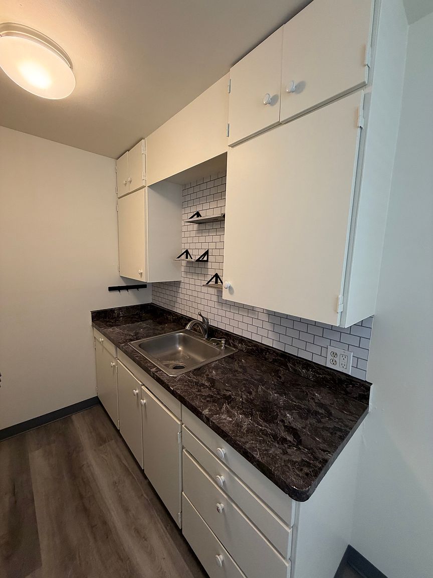 407 J St photo 4