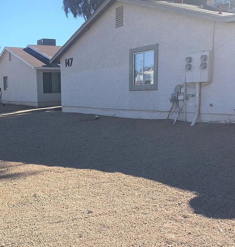 147 W Inglewood St photo 2