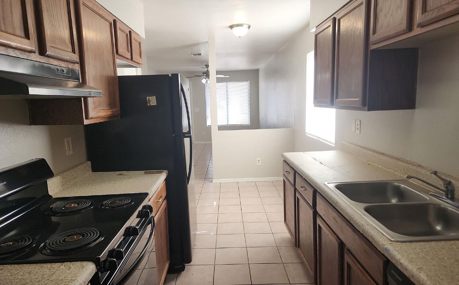 147 W Inglewood St photo 3