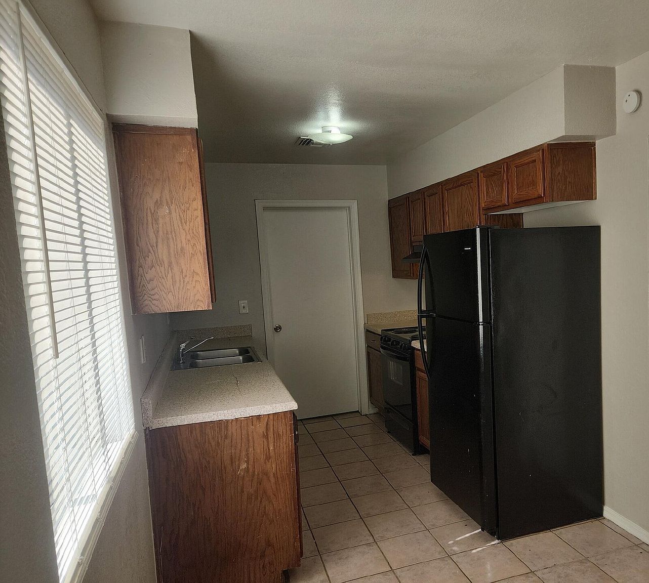 147 W Inglewood St photo 5