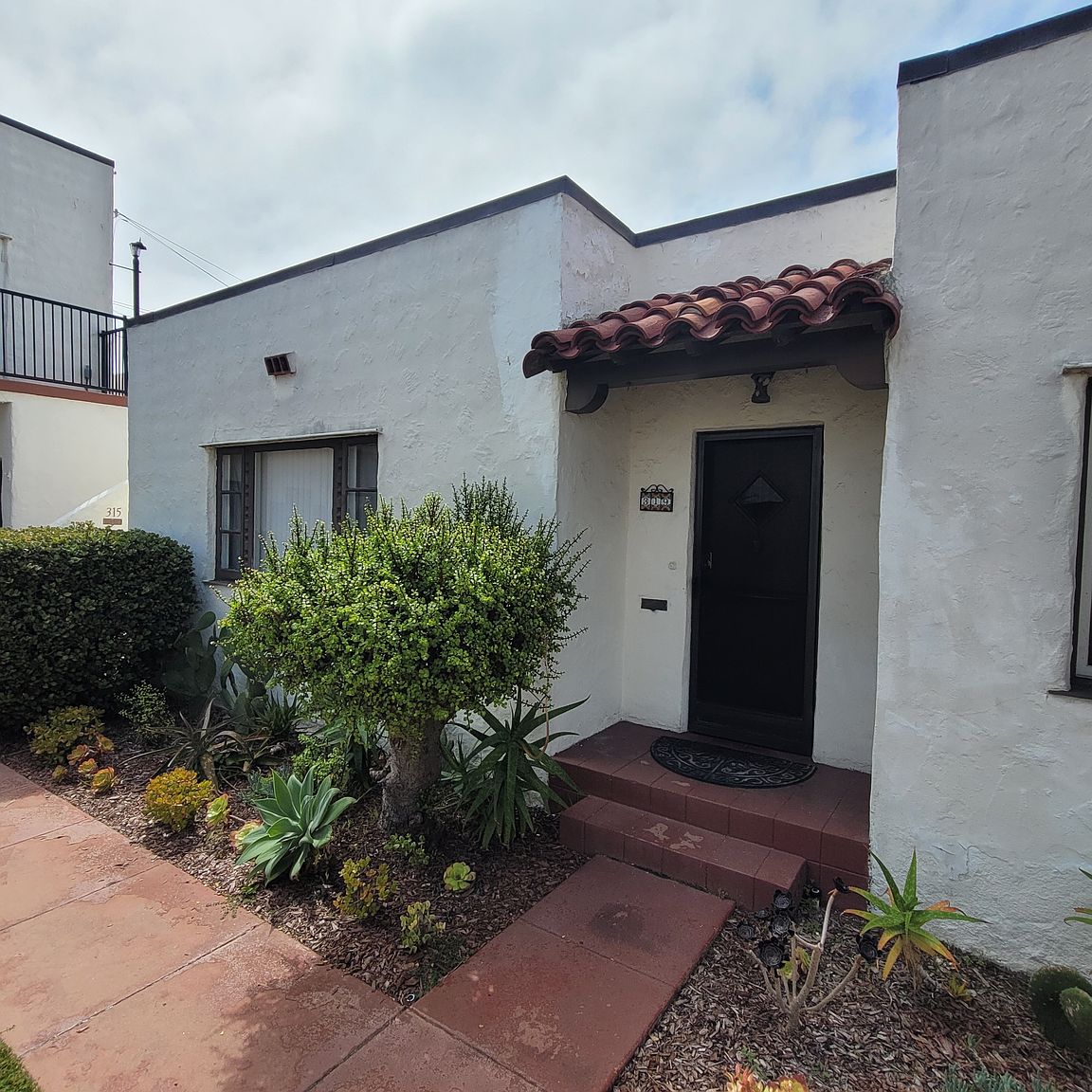319 Palm Ave photo 2