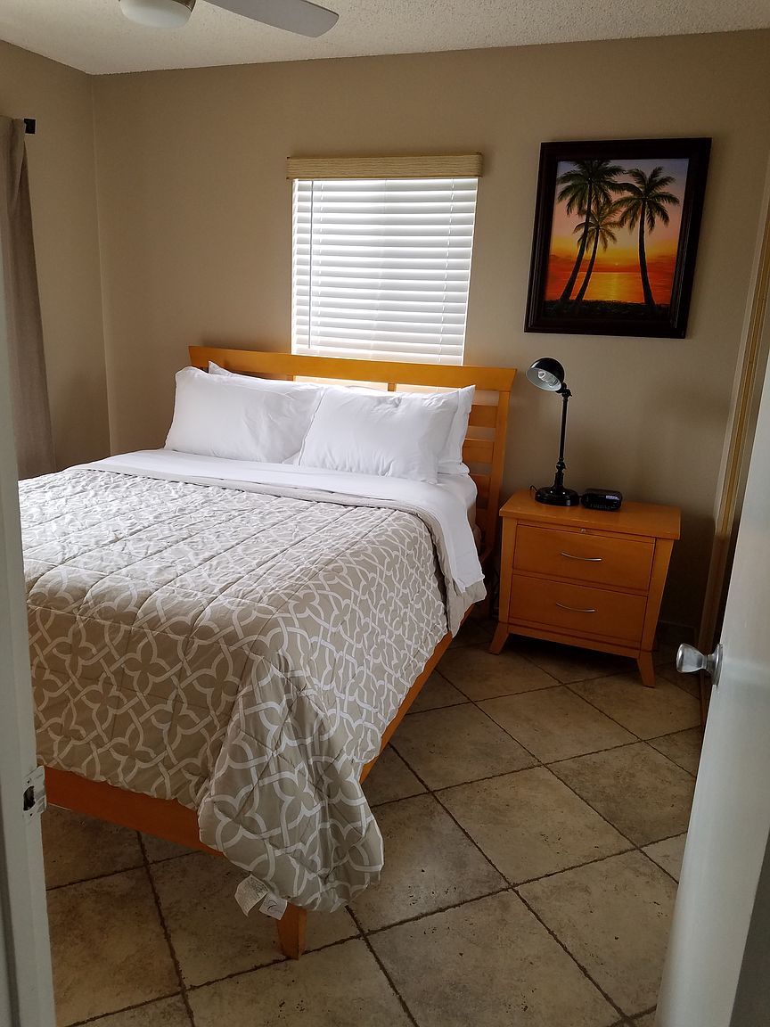 812 Jamaica Ct photo 2