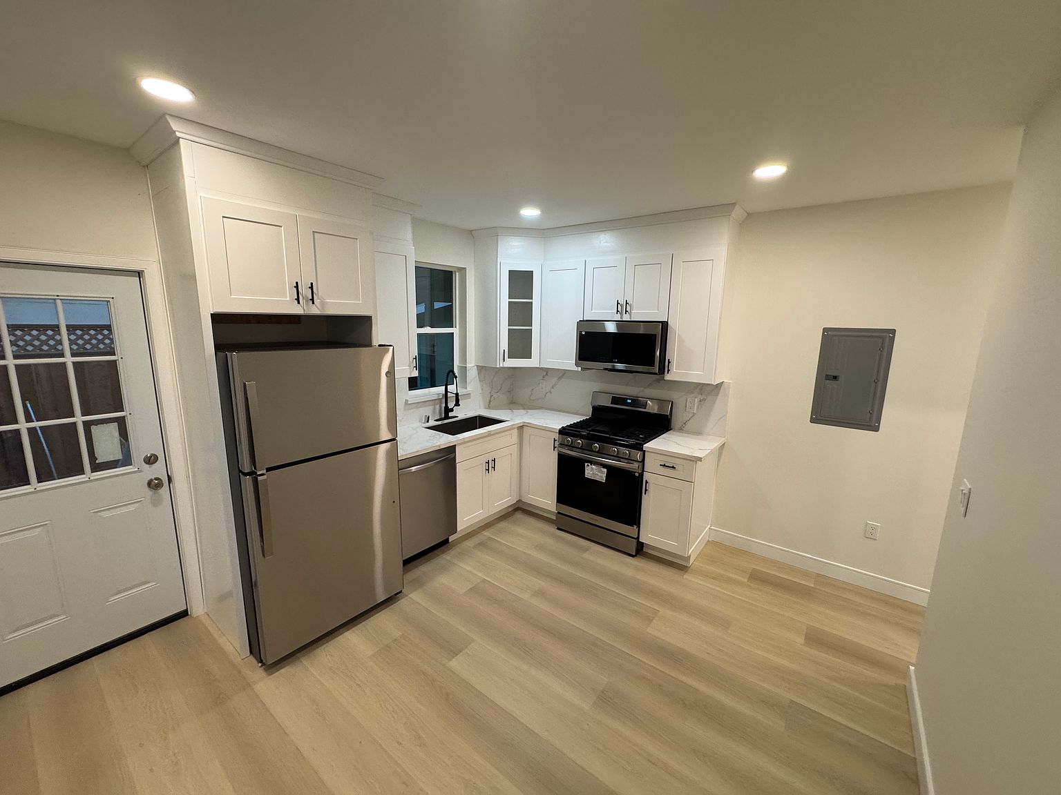 37172 Ash St photo 5