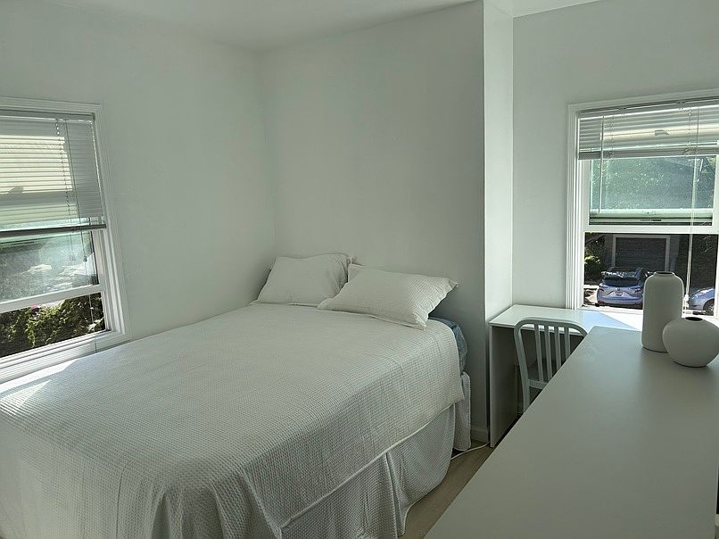 4264 Howe St photo 3