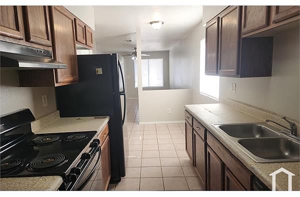147 E Inglewood St photo 5