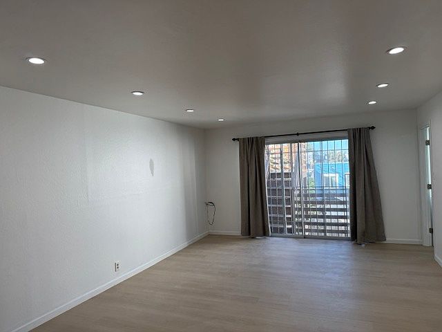 1740 Oakdale Ave photo 2