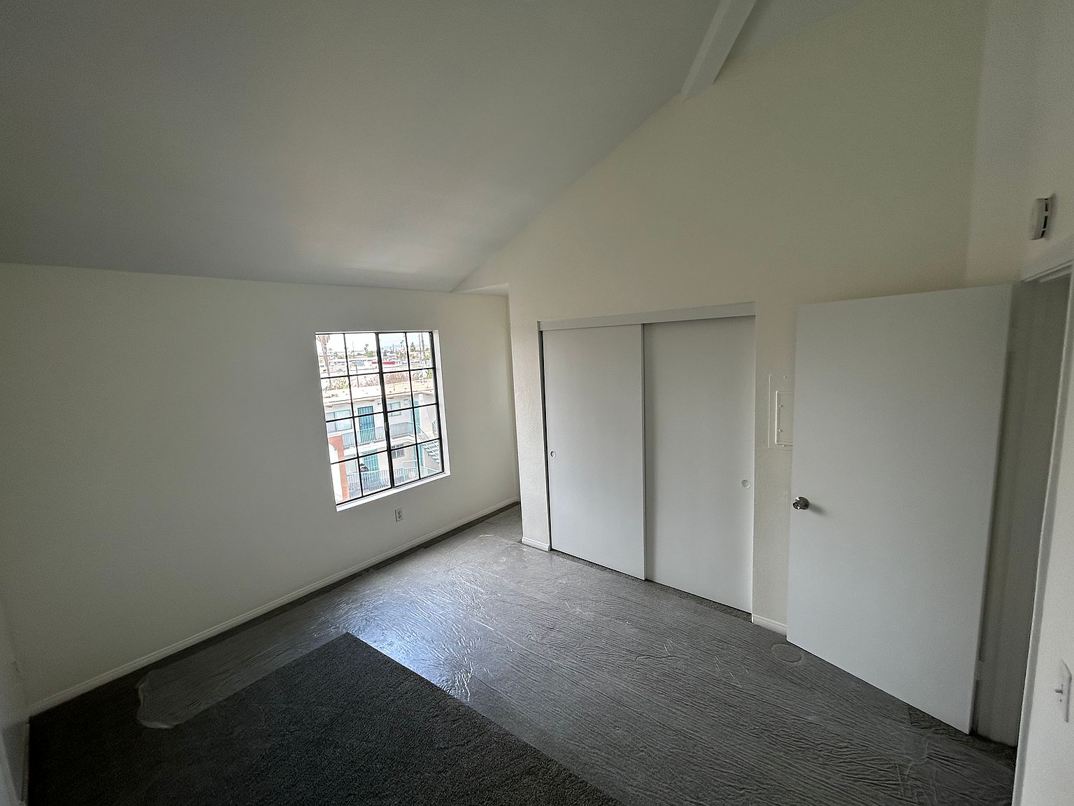 575 E St photo 4