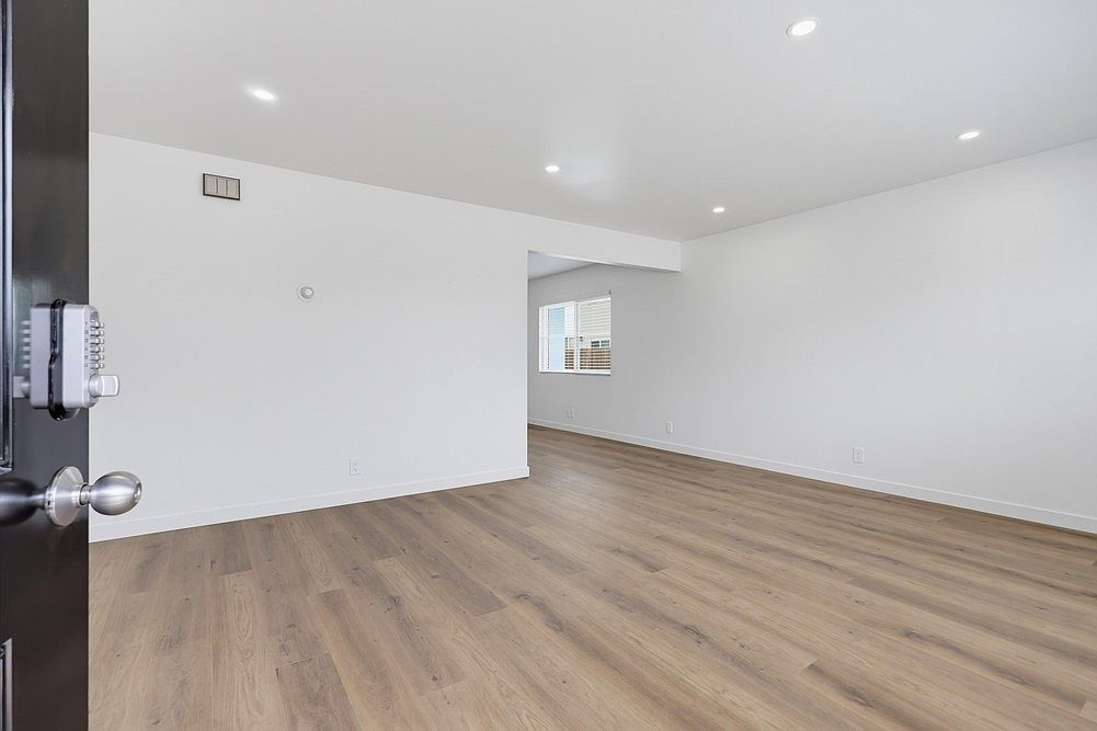 434 8th St photo 4