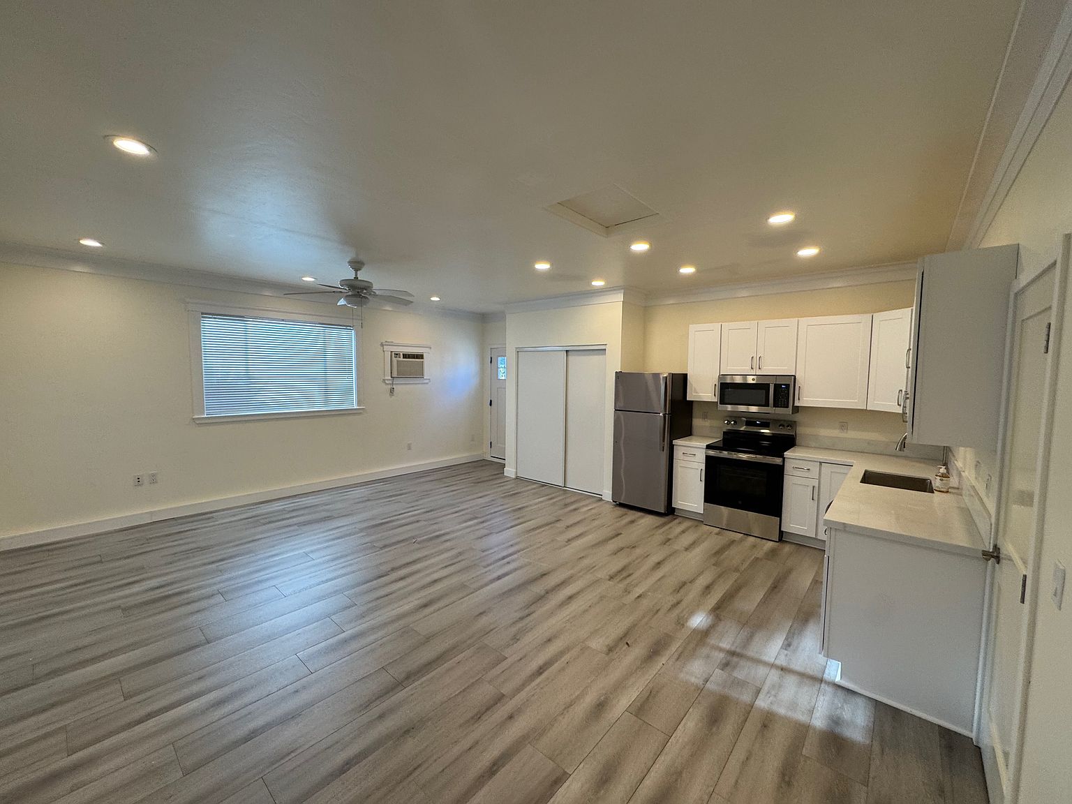 4869 Benton Way photo 2