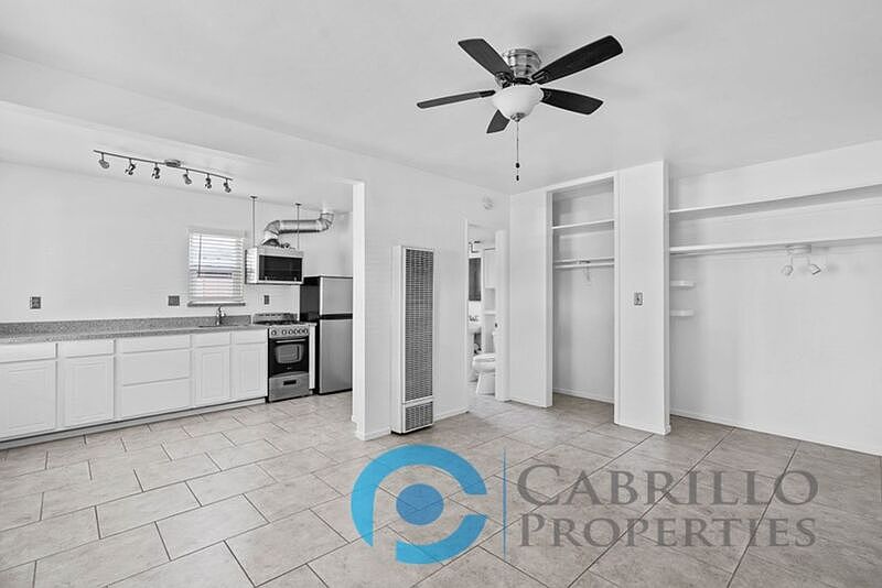 2110 Bacon St photo 5