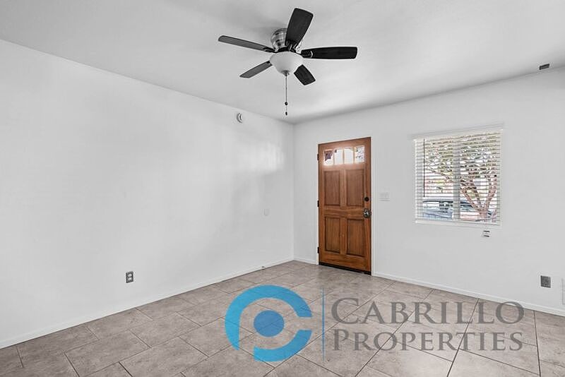 2110 Bacon St photo 2