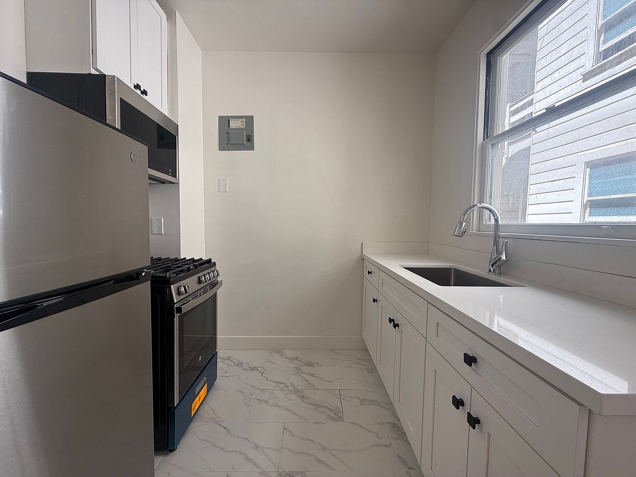 2245 Larkin - RENTED photo 5