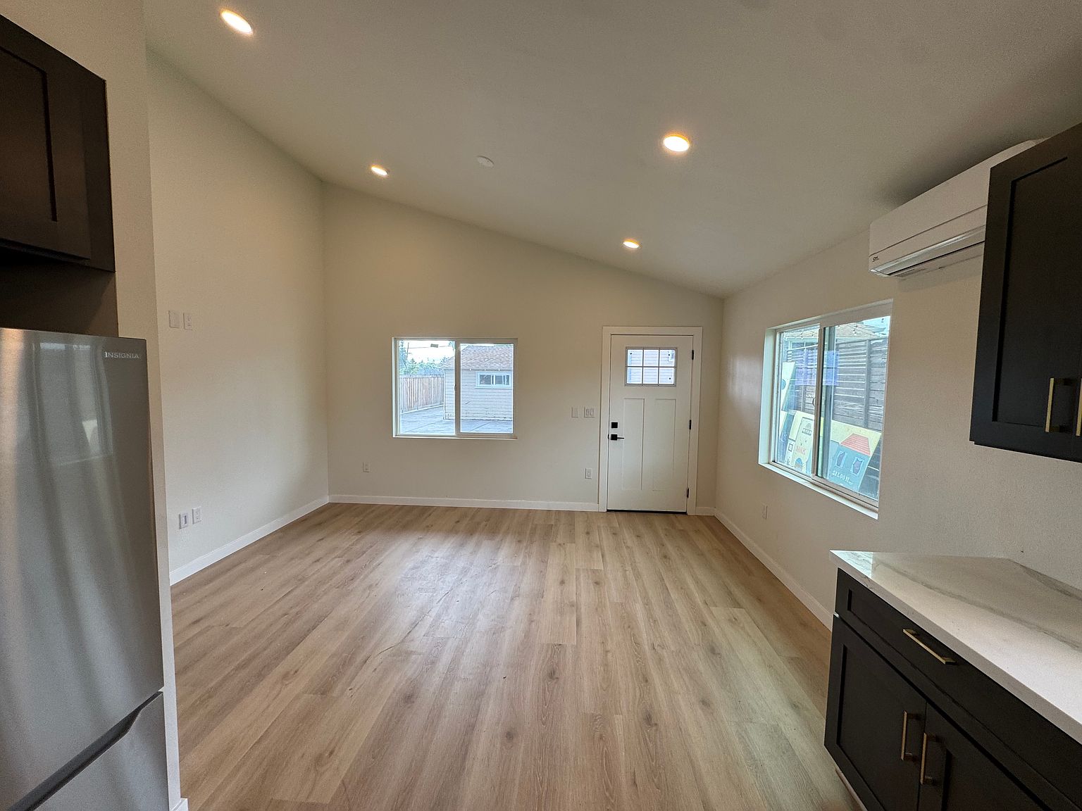 826 Juanita Dr photo 3