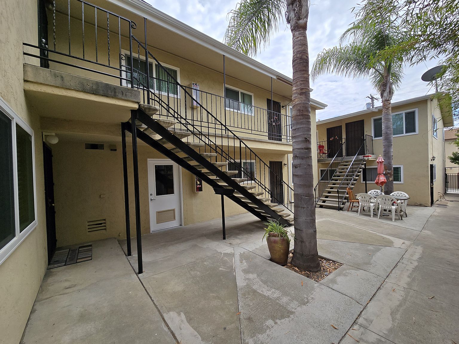3035 Ivy St photo 2