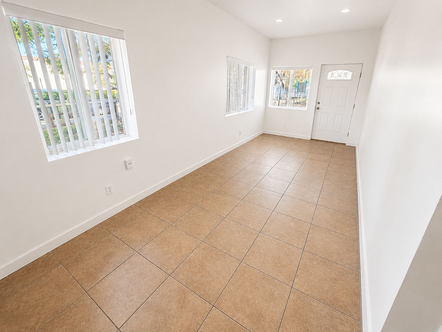 3659-61 S Bonita St photo 3