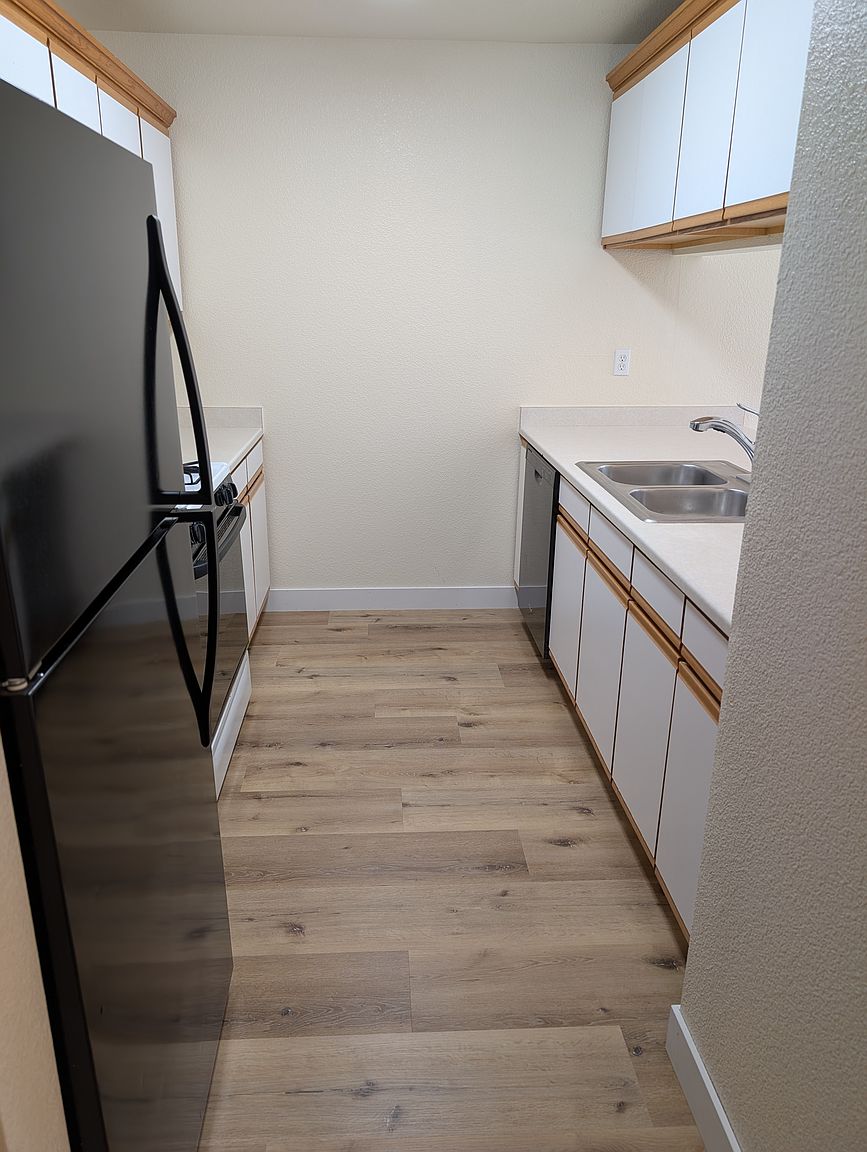 639 Santa Ana Dr photo 2
