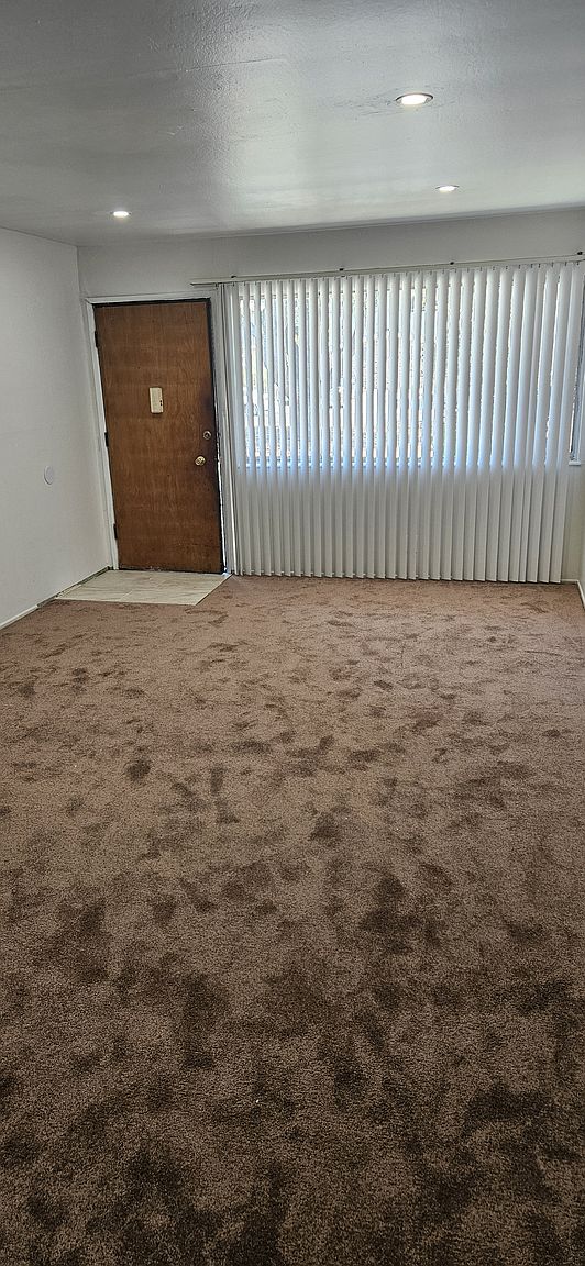 2BR/1BA Single Family House on Bancroft Ave · Oakland photo 4