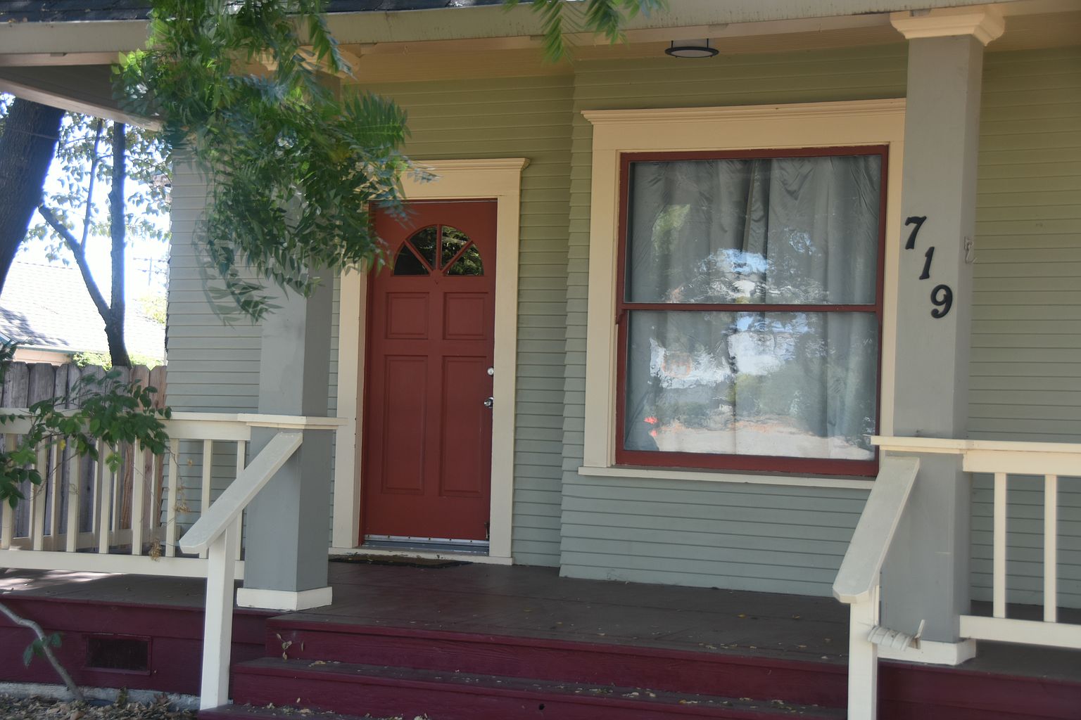 719 North St photo 2