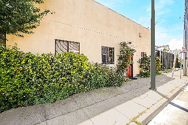 1092 Calcot Pl Oakland, CA 94606 photo 2