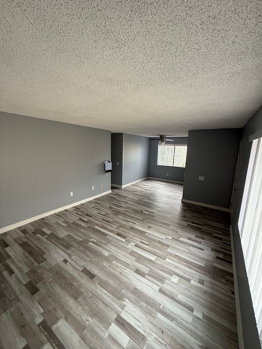 2034 Canyon Dr photo 3