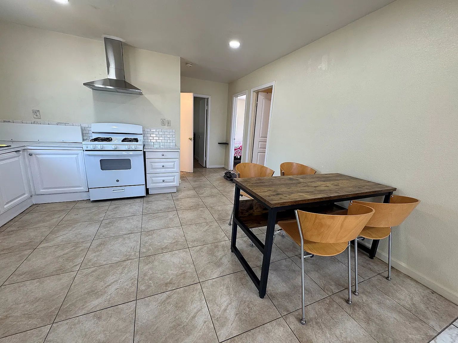 3933 Hope St photo 2