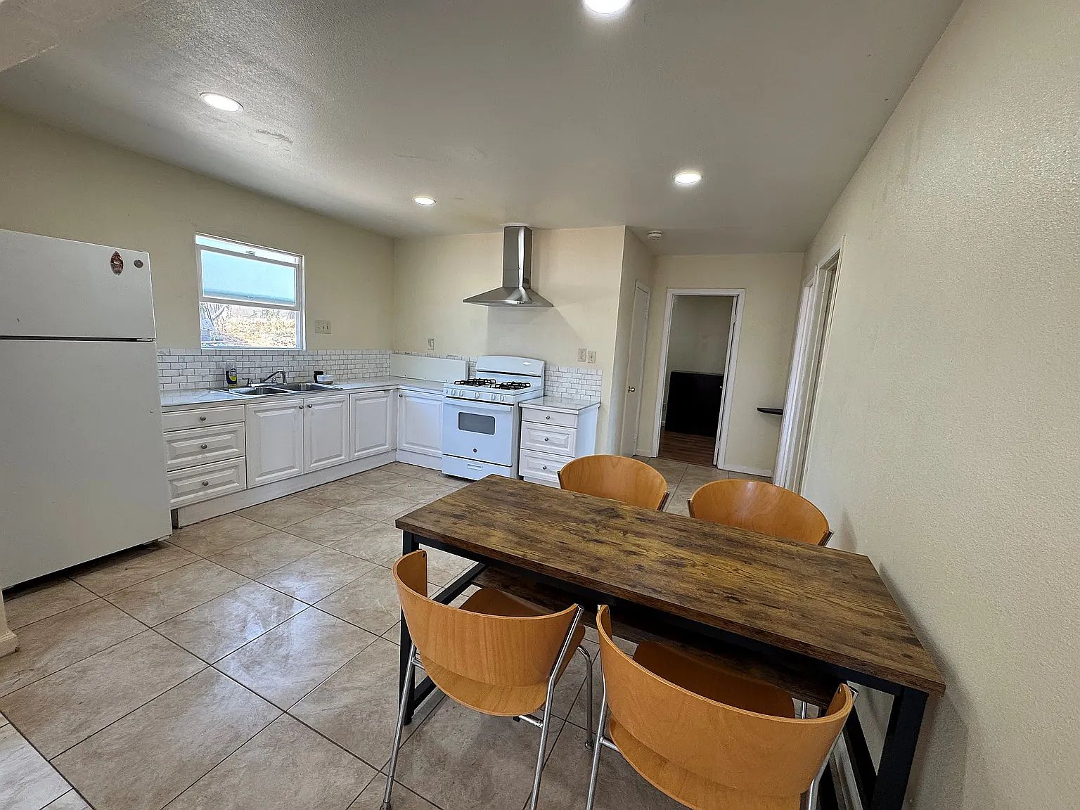 3933 Hope St photo 3