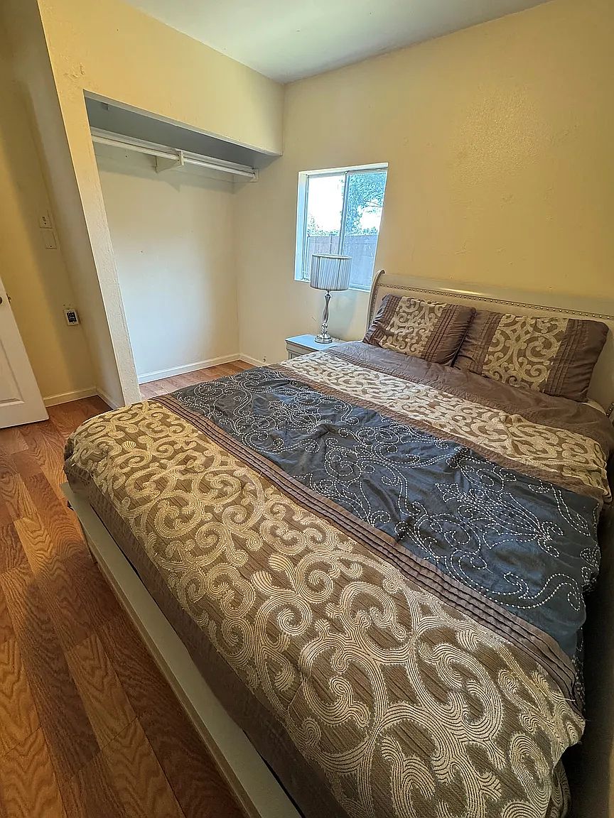 3933 Hope St photo 5