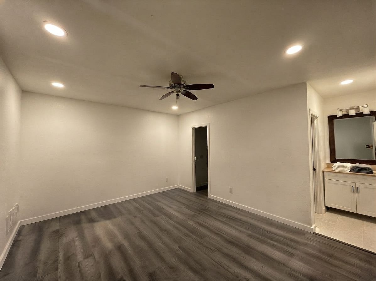 2606 55th St photo 2