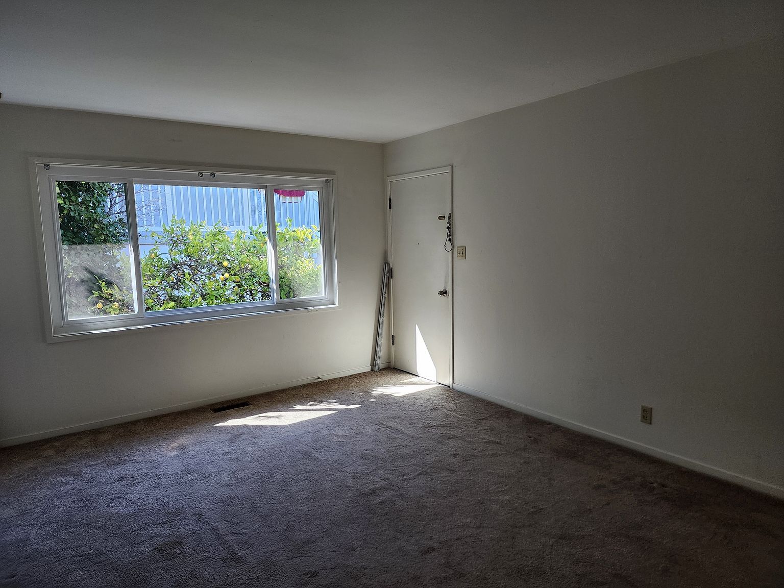 2BR/1BA Single Family House on Merrydale Rd · San Rafael photo 5