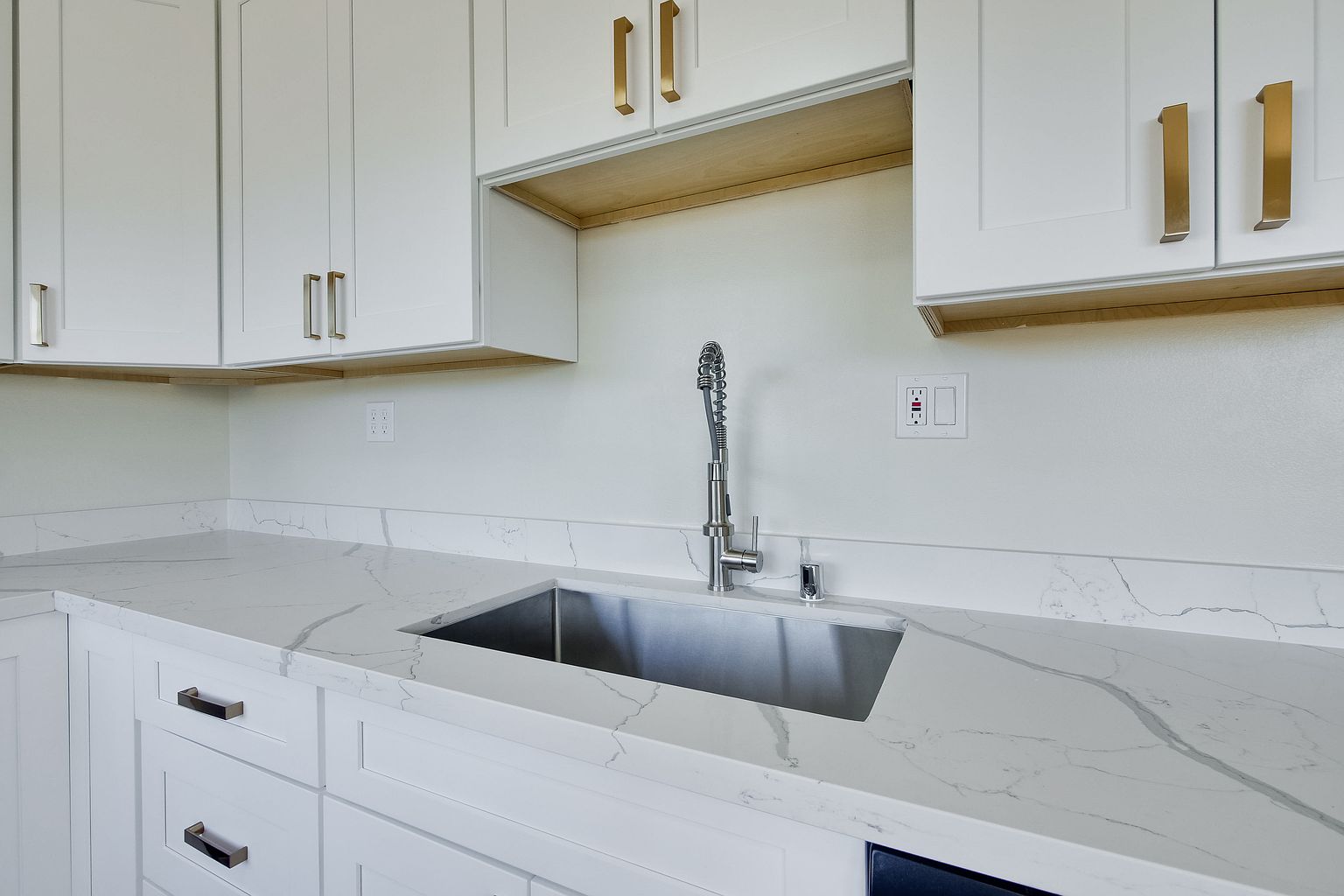2BR/1BA Single Family House on Birdsall Ave · Oakland photo 5