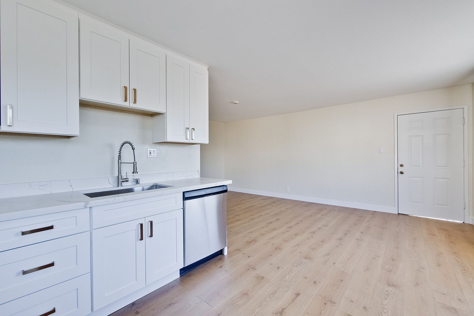 2BR/1BA Single Family House on Birdsall Ave · Oakland photo 4