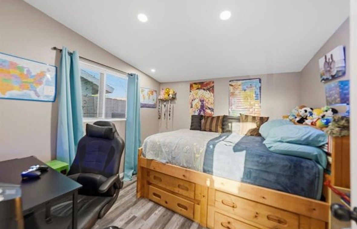 579 Le May Ave photo 4