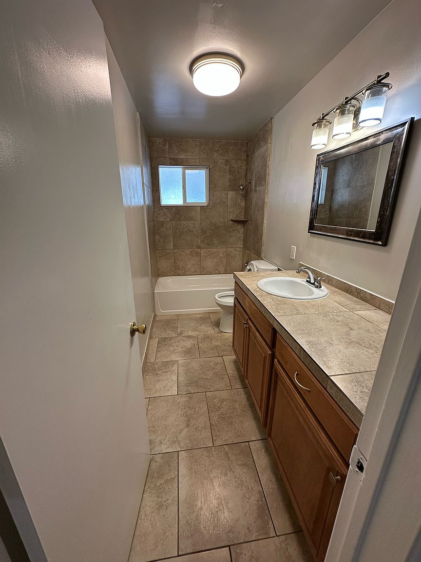 6715 E Avalon Dr photo 4