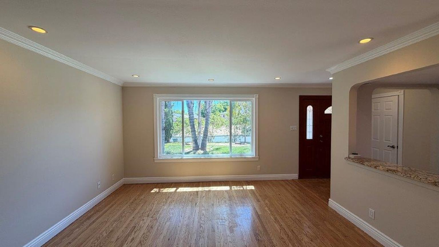Beautiful Updated 4-bedroom Martinez Home With Hardwood Floors, Backyard &amp; Gardener Included photo 5