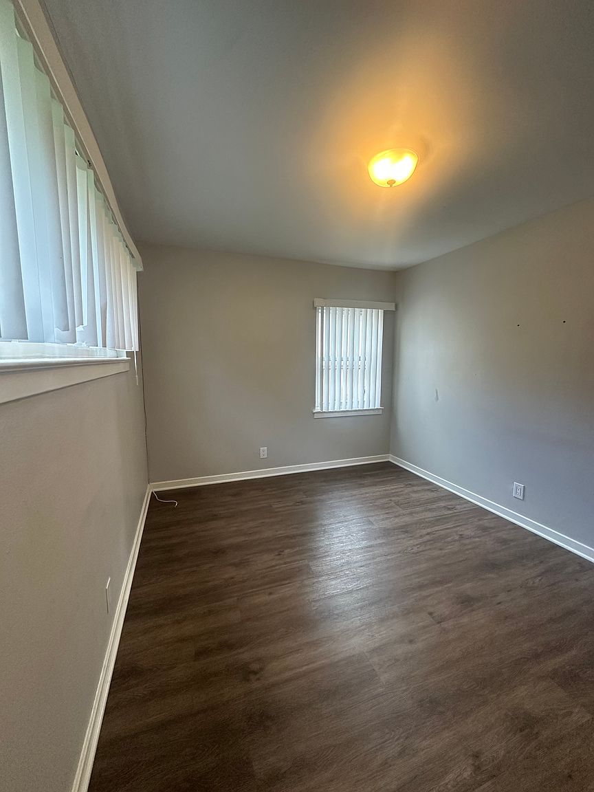 778 Villa Ave photo 2