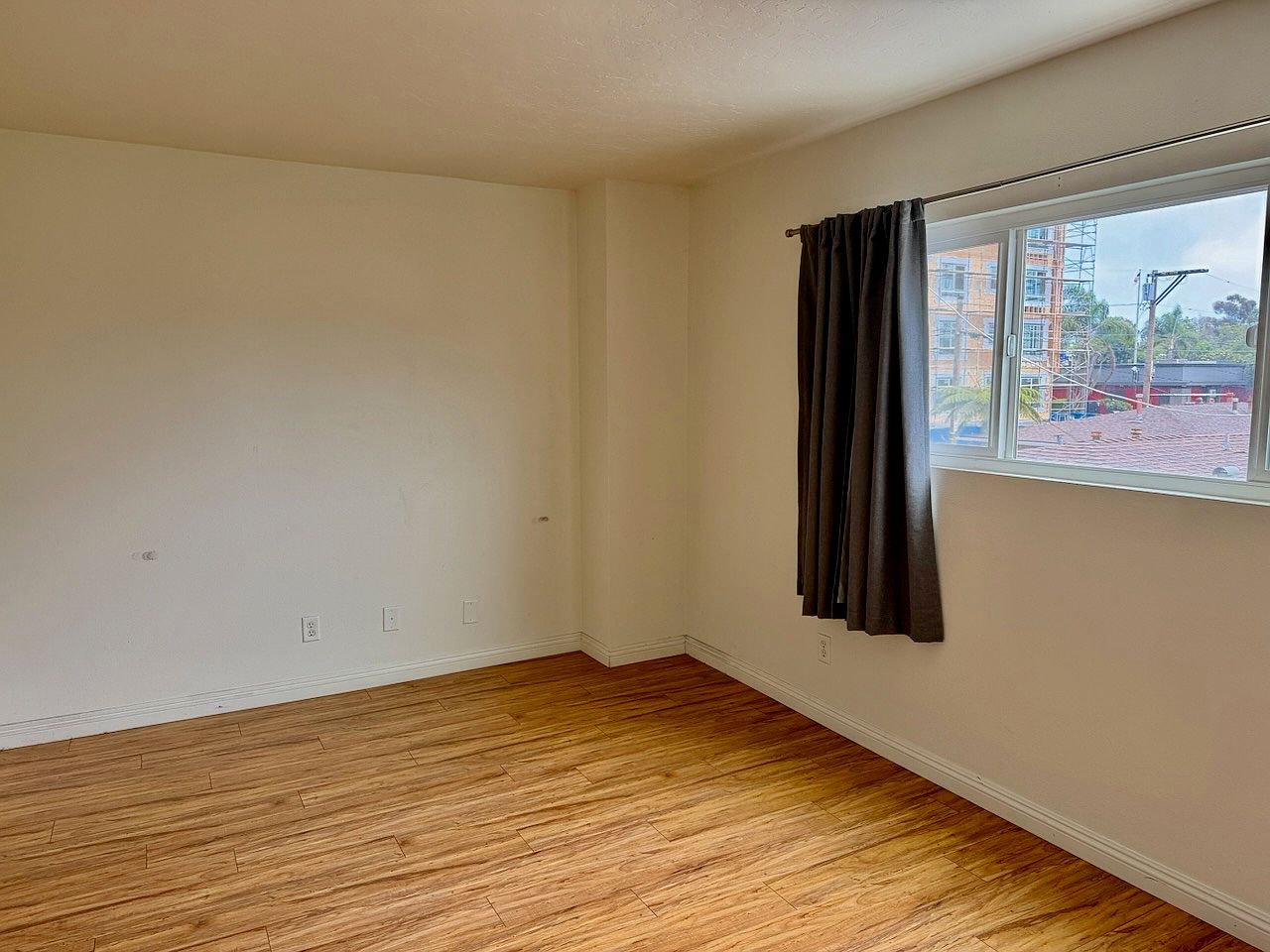925 Grand Ave photo 2